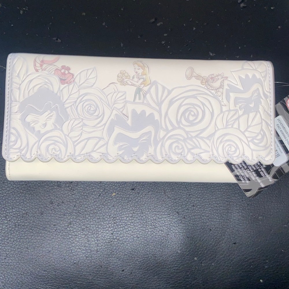NWT Loungefly Alice in Wonderland Wallet